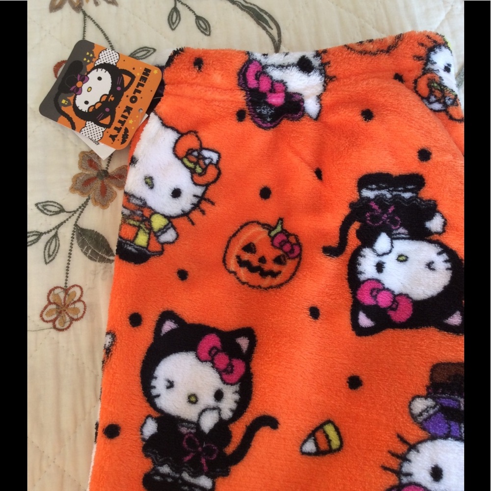 Hello kitty Halloween plush pajamas - Picture 2 of 4